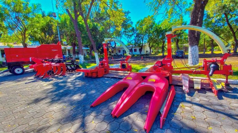 Entrega de Equipos e Implementos a Centros de Desarrollo de Tecnologías Agropecuarias