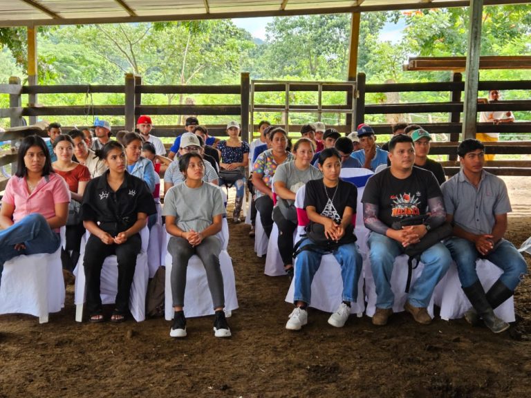 Encuentro con Productores Ganaderos para Presentar Técnicas de Sincronización e Inseminación Artificial Bovina